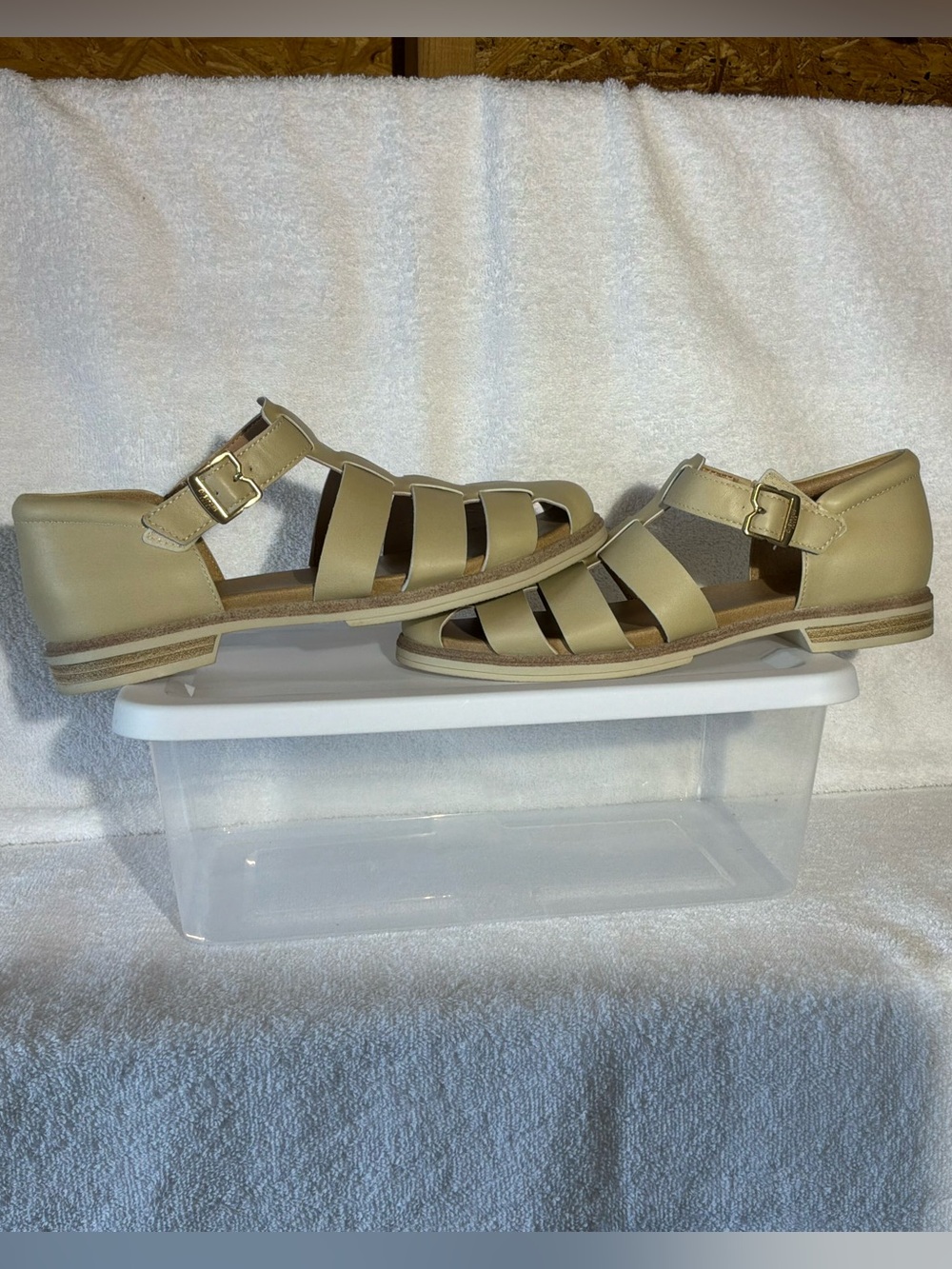 96. Dr Scholls Women's Beige Strappy Buckle Sandals size 8.5 women new no box